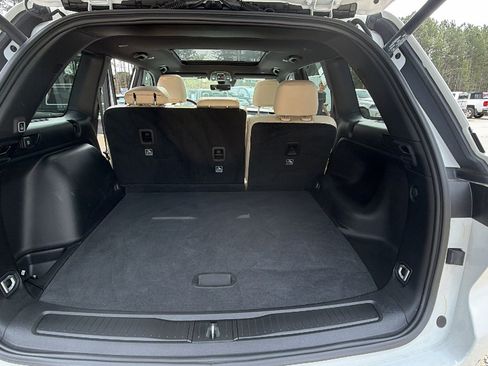 Used 2024 Jeep Grand Cherokee Limited w/ Luxury Tech Group II image 13