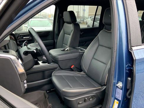 Used 2025 GMC Yukon XL Elevation image 7