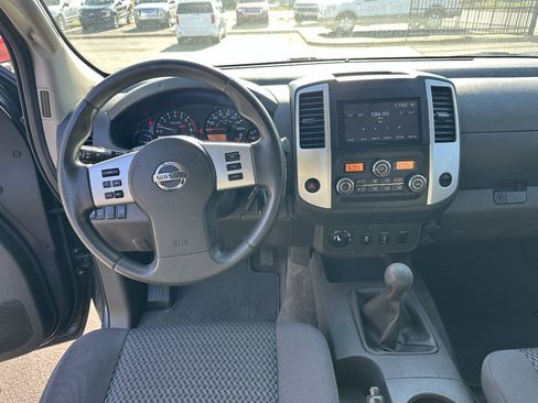 Used 2013 Nissan Frontier SV AWD/4WD image 13