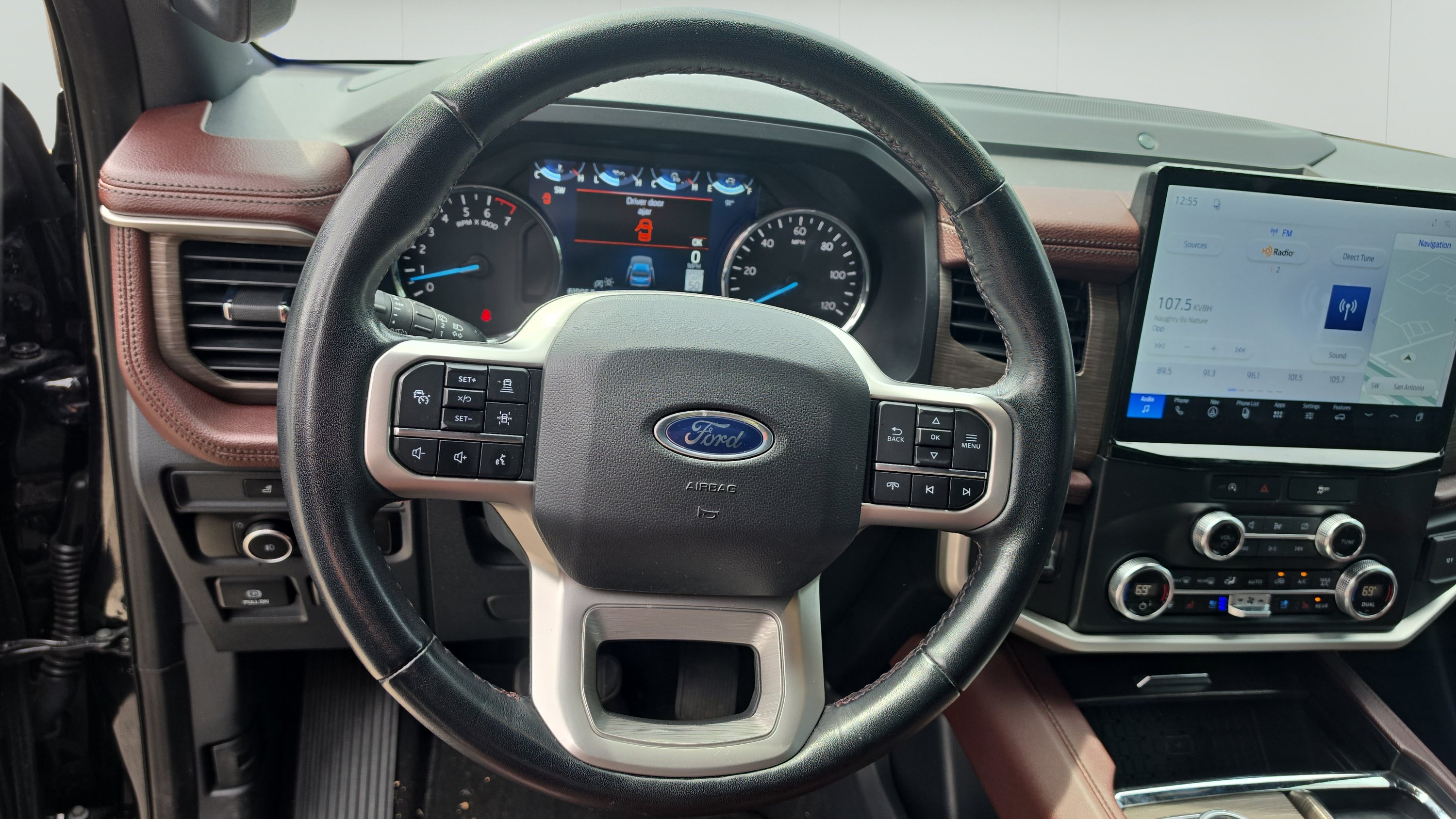 Used 2024 Ford Expedition Limited RWD image 12