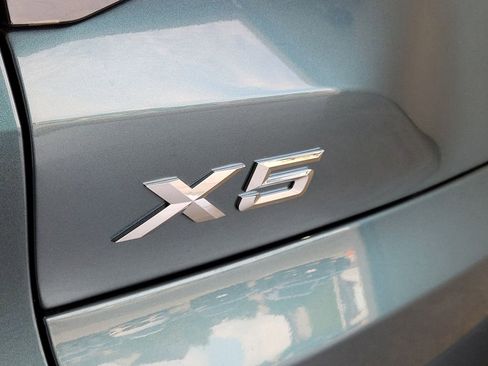 Used 2025 BMW X5 xDrive50e image 9