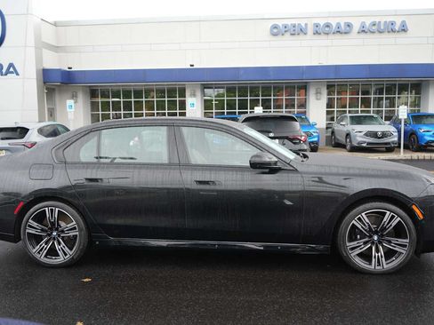 Used 2024 BMW 760i xDrive w/ Executive Package AWD/4WD image 8