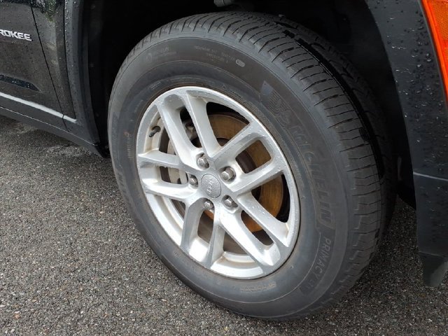 Used 2025 Jeep Grand Cherokee Laredo X AWD/4WD image 4