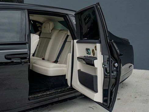 Used 2024 Rolls-Royce Phantom Sedan image 56