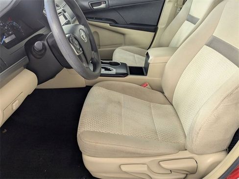 Used 2014 Toyota Camry SE image 12