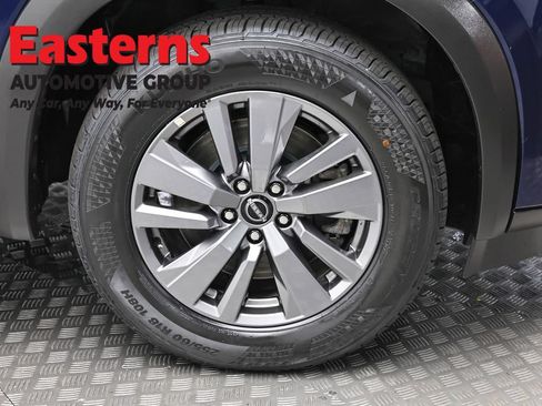 Used 2025 Nissan Pathfinder SV FWD image 32