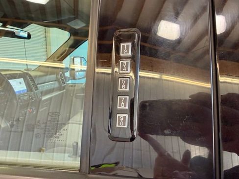 Used 2022 Ford F350 XLT w/ XLT Premium Package image 14