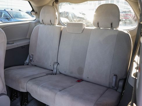 Used 2020 Toyota Sienna L image 20
