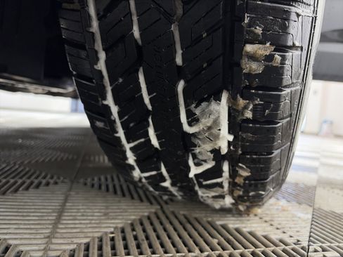 Used 2023 Chevrolet Traverse LT image 13