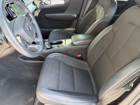 Used 2020 Volvo XC40 T5 Momentum AWD/4WD image 29