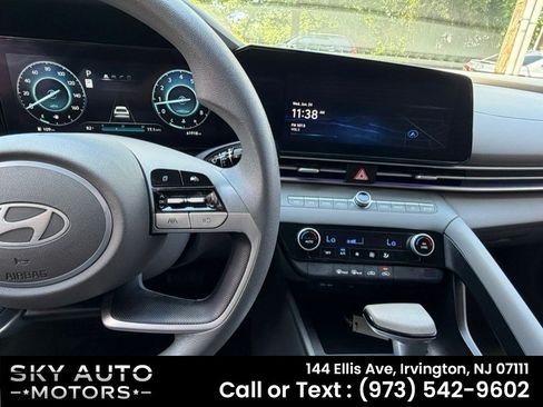 Used 2024 Hyundai Elantra SEL FWD image 9