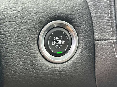 Used 2024 GMC Yukon XL Denali w/ Advanced Technology Package AWD/4WD image 10