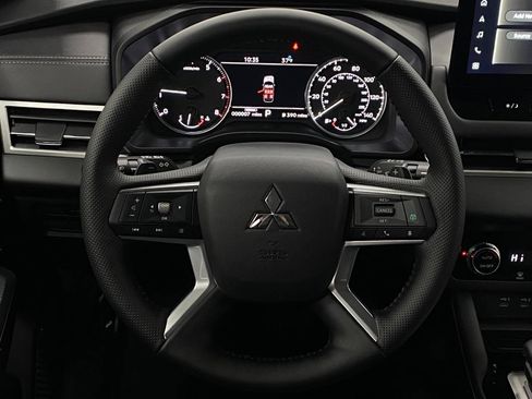New 2026 Mitsubishi Outlander SE image 14