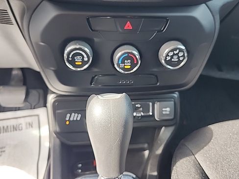 Used 2020 Jeep Renegade Sport image 27