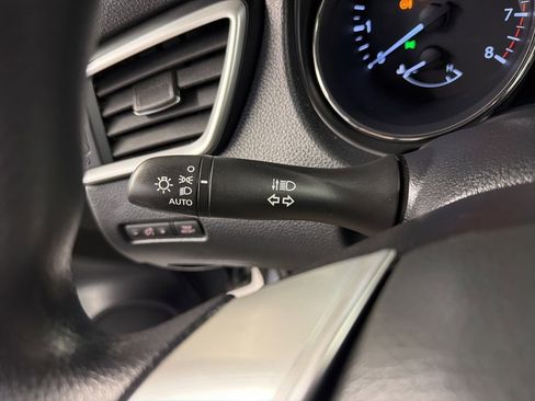 Used 2016 Nissan Rogue SV AWD/4WD image 17
