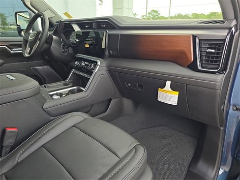 New 2025 GMC Sierra 2500 Denali w/ Denali Reserve Package image 12