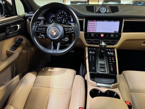 Used 2024 Porsche Macan Base AWD 4dr SUV w/ Premium Plus Package image 28