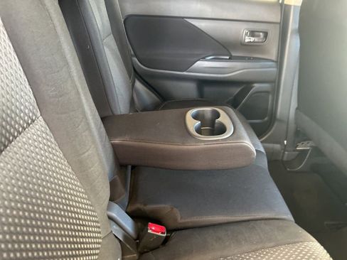 Used 2019 Mitsubishi Outlander ES image 26