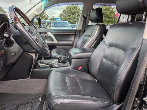 Used 2014 Toyota Land Cruiser image 16