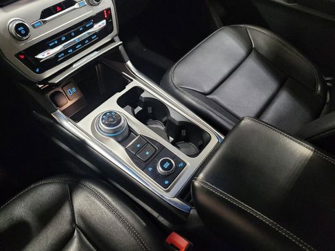 Used 2021 Ford Explorer XLT w/ Equipment Group 202A image 26