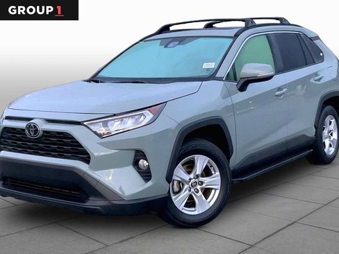 Used 2020 Toyota RAV4 XLE w/ Convenience Package FWD image 1