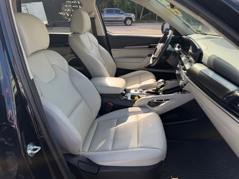 Used 2025 Kia Telluride S FWD image 14