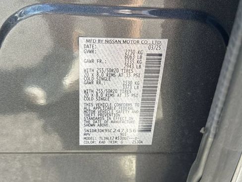 Used 2025 Nissan Pathfinder Platinum AWD/4WD image 33