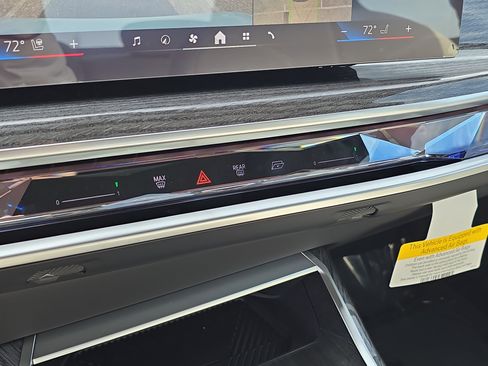 New 2026 BMW 750e xDrive image 26