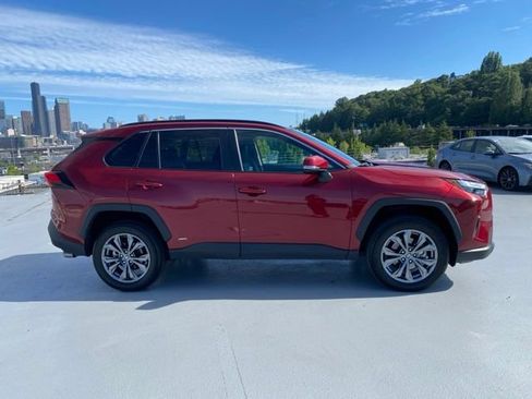 Certified 2022 Toyota RAV4 XLE Premium AWD/4WD image 3