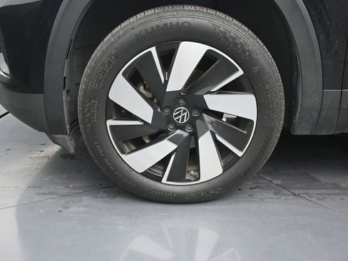 Used 2024 Volkswagen Atlas Cross Sport SE FWD image 9