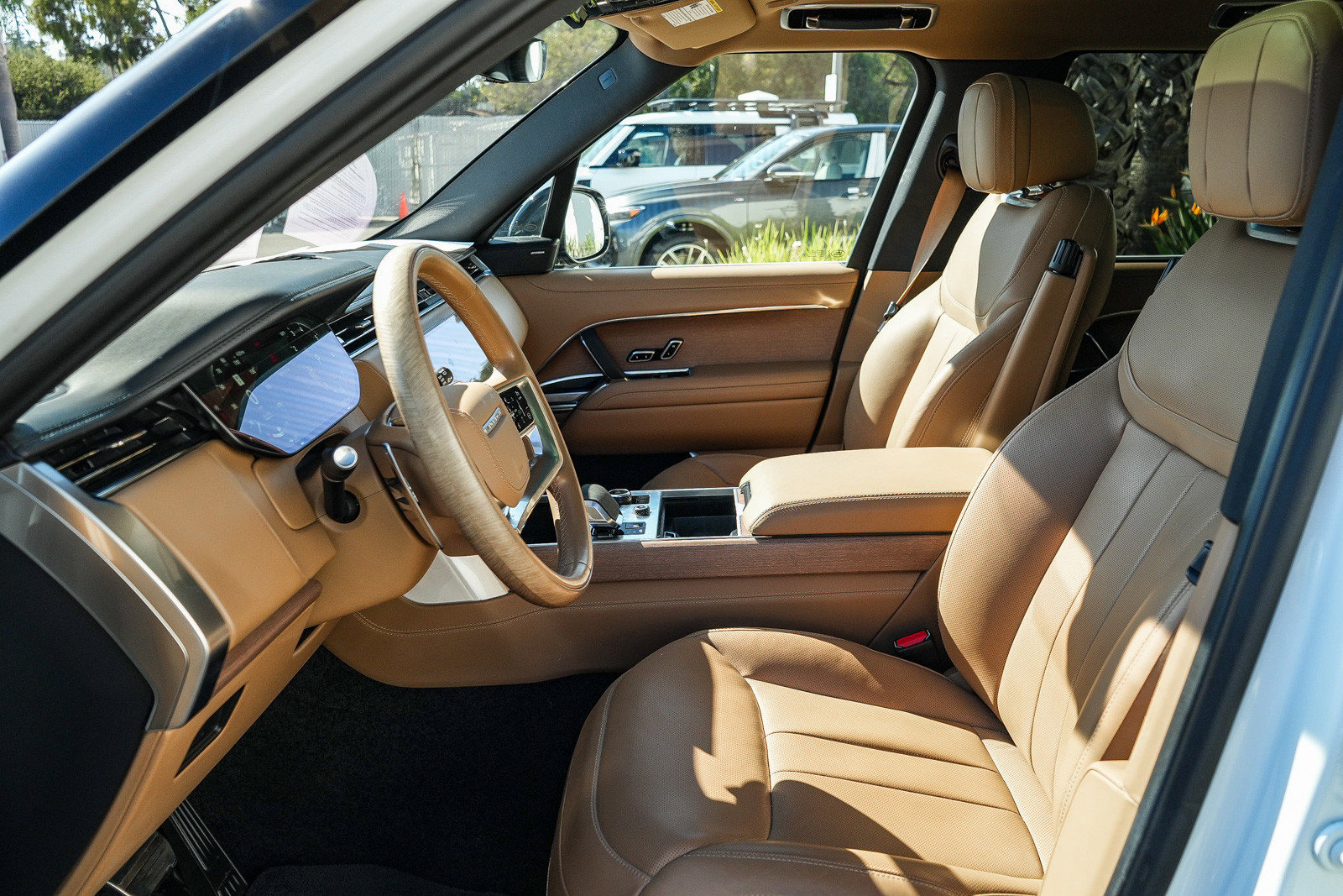 Certified 2023 Land Rover Range Rover SE AWD/4WD image 18