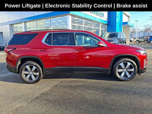 Used 2022 Chevrolet Traverse LT w/ LT Premium Package image 11