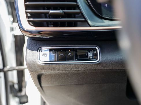 Used 2025 Buick Envision Sport Touring AWD/4WD image 17