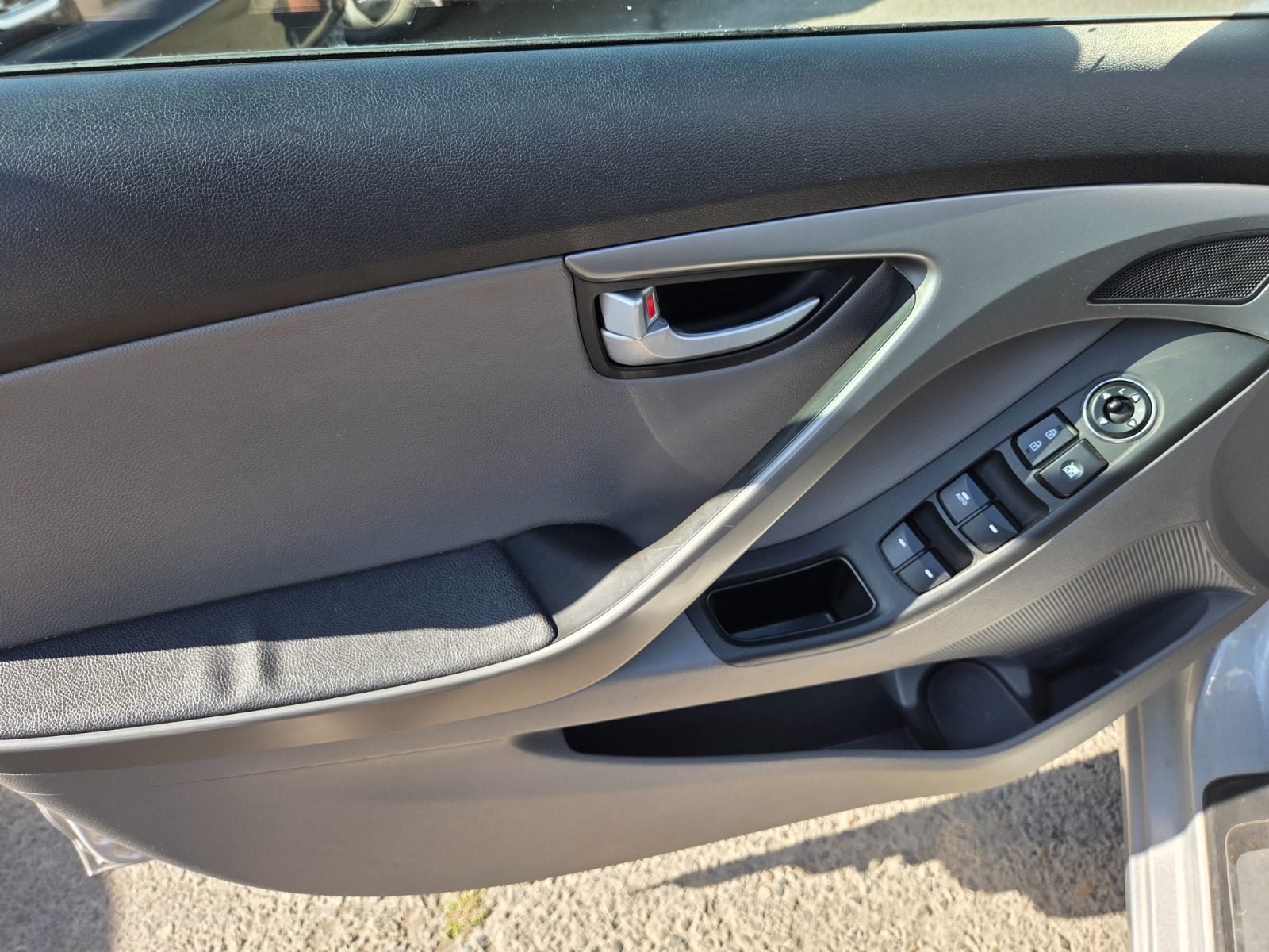 Used 2014 Hyundai Elantra Limited w/ Option Group 03 FWD image 8