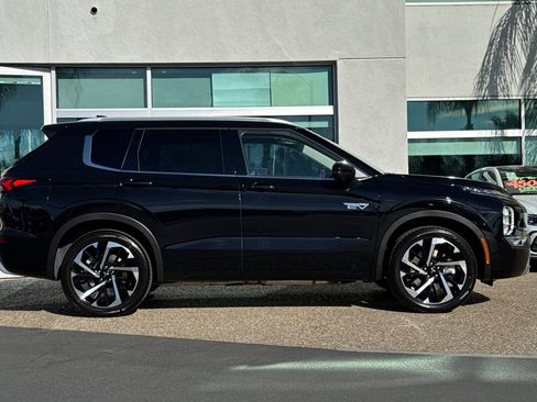 New 2025 Mitsubishi Outlander SEL image 3