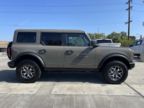 Used 2025 Ford Bronco Badlands AWD/4WD image 2