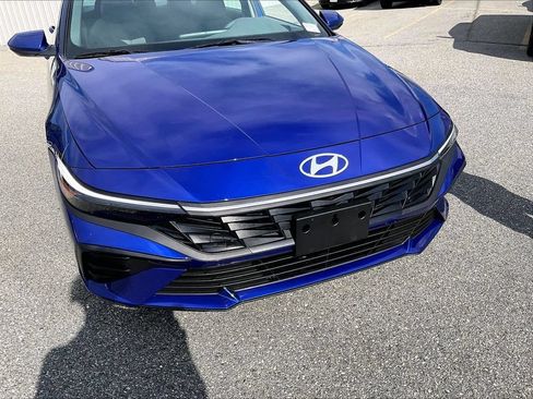 Used 2025 Hyundai Elantra SE FWD image 30