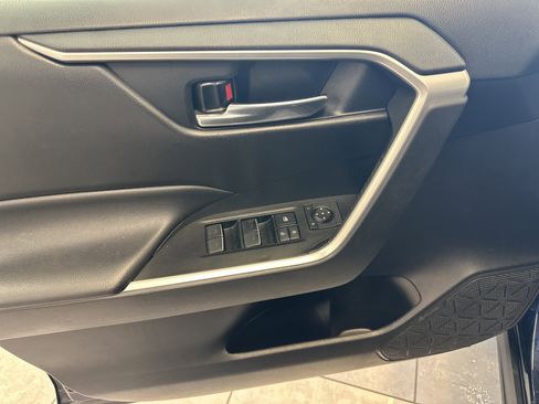 Used 2022 Toyota RAV4 XLE w/ Convenience Package image 18