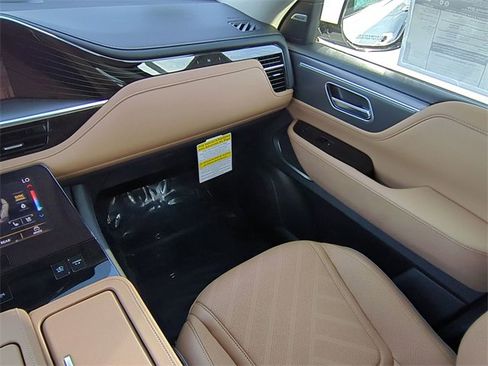 New 2026 INFINITI QX80 Luxe image 17