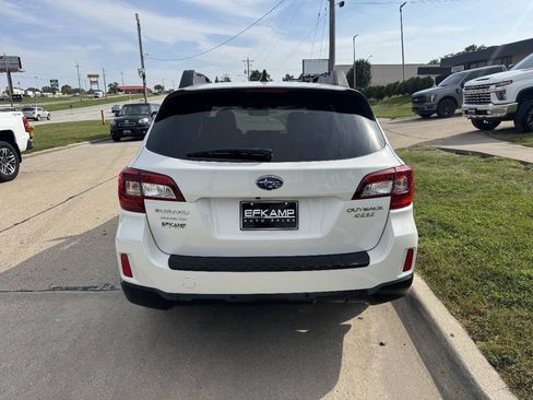 Used 2017 Subaru Outback 2.5i Limited AWD/4WD image 4