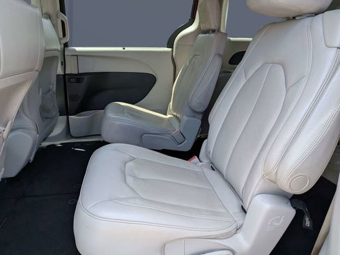 Used 2021 Chrysler Voyager Lxi FWD image 14