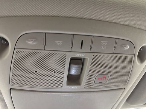 Used 2017 Nissan Rogue SL w/ SL Premium Package image 22