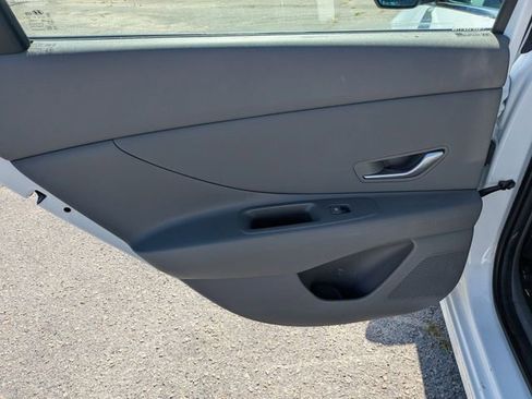 Used 2025 Hyundai Elantra SEL FWD image 26