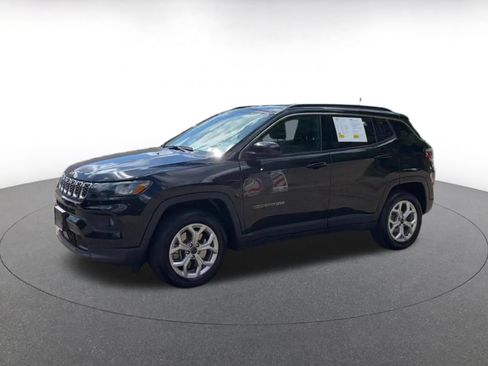 Used 2025 Jeep Compass Latitude AWD/4WD image 8