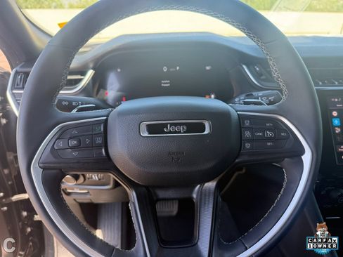 Used 2023 Jeep Grand Cherokee Altitude RWD image 27