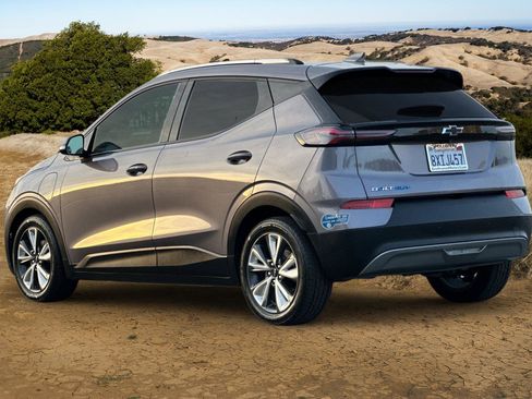 Used 2022 Chevrolet Bolt EUV LT w/ Convenience Package image 6