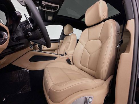 New 2025 Porsche Macan image 5