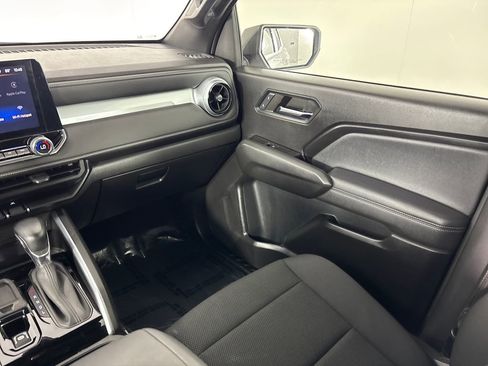 Used 2024 Chevrolet Colorado LT w/ LT Convenience Package image 25