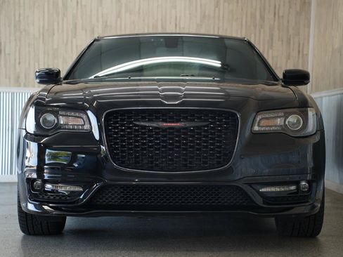 Used 2021 Chrysler 300 S w/ S Model Appearance Package RWD image 3
