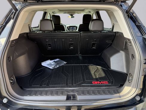 Used 2024 GMC Terrain SLT w/ Infotainment Package II AWD/4WD image 15